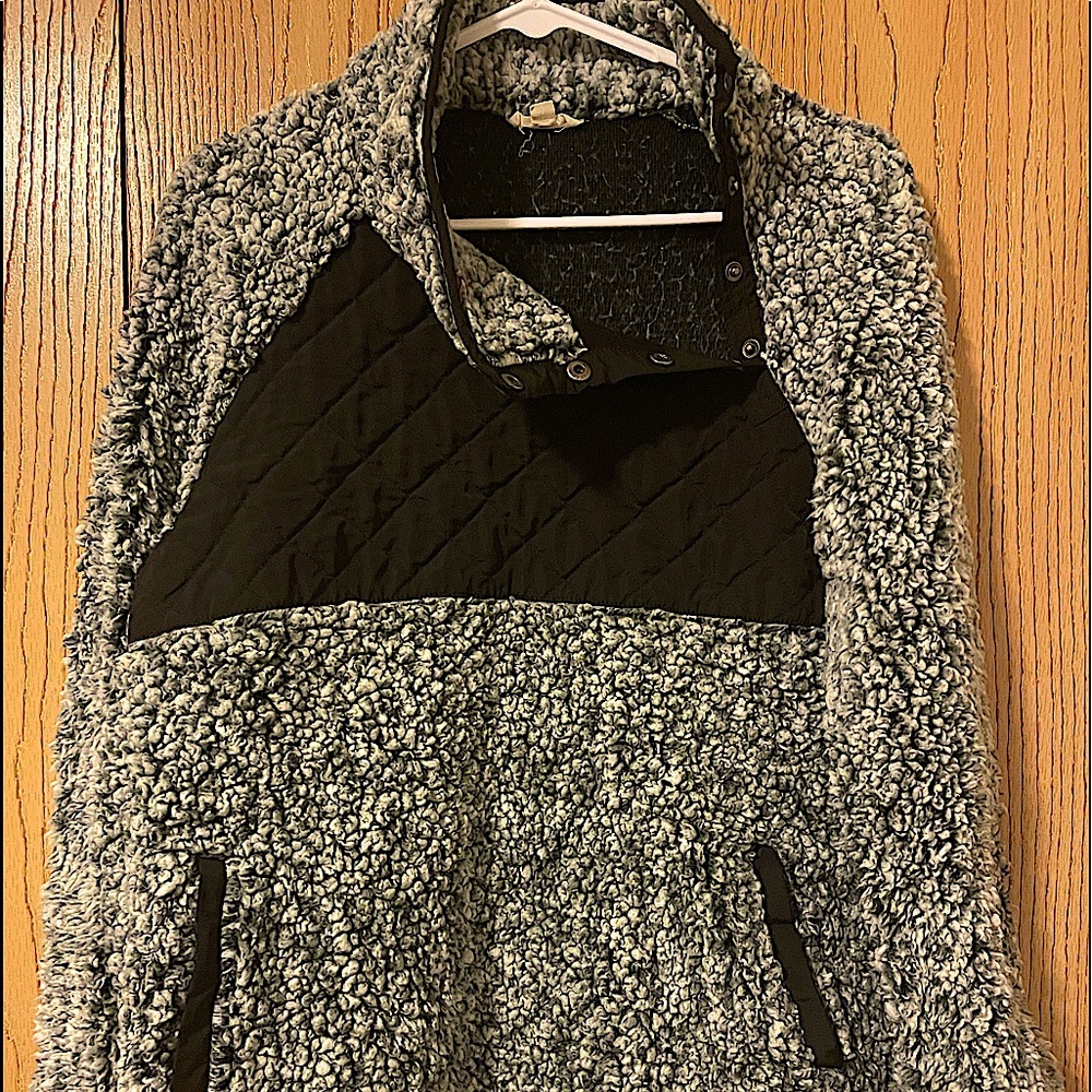 Black and grey Sherpa pullover